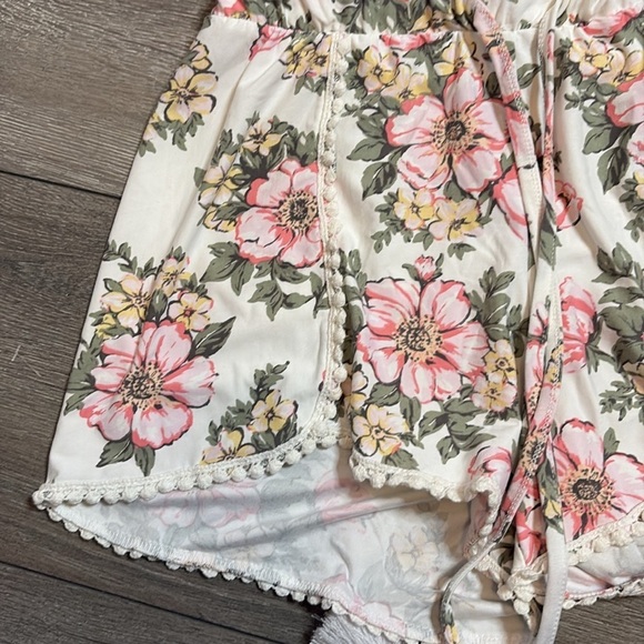 Ardene floral light weight shorts - Picture 2 of 7